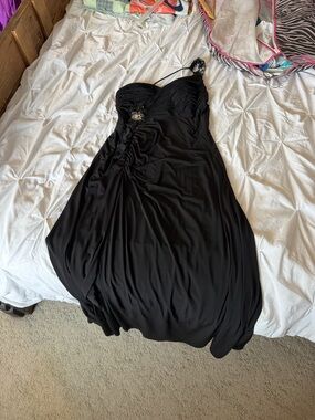 Black One-Shoulder Evening Dress with Decorative Accent